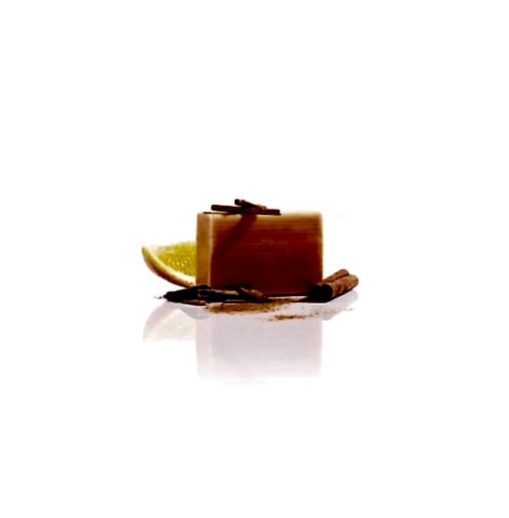 Yamuna - Sapun aromaterapie - Portocale si scortisoara - 110 gr Yamuna - Sapun aromaterapie - Portocale si scortisoara - 110 gr